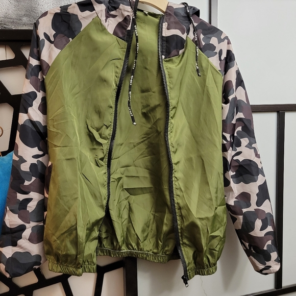 Contrast Camo Panel Drawstring Hooded Jacket - Picture 2 of 13
